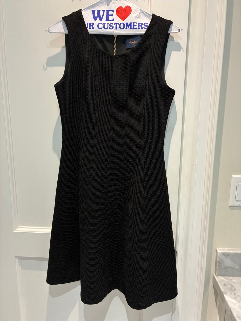 Just Taylor Black Textured Fit & Flare Gold Zipper Dress Size 6 ⭐️